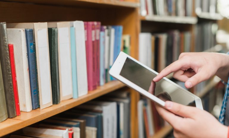 Print Books vs E-Books: Facts, Statistics, and Consumer Behavior
